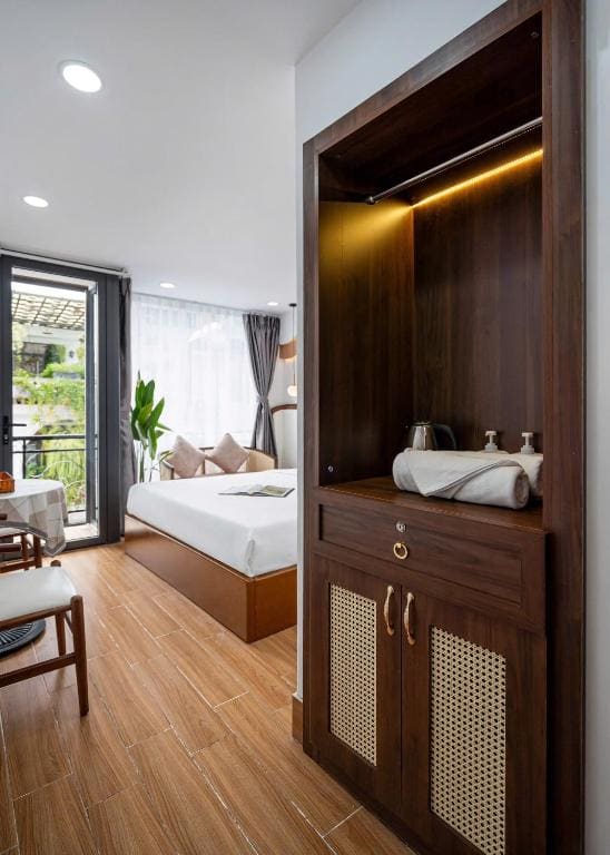 Double Room with Balcony room - Image 3