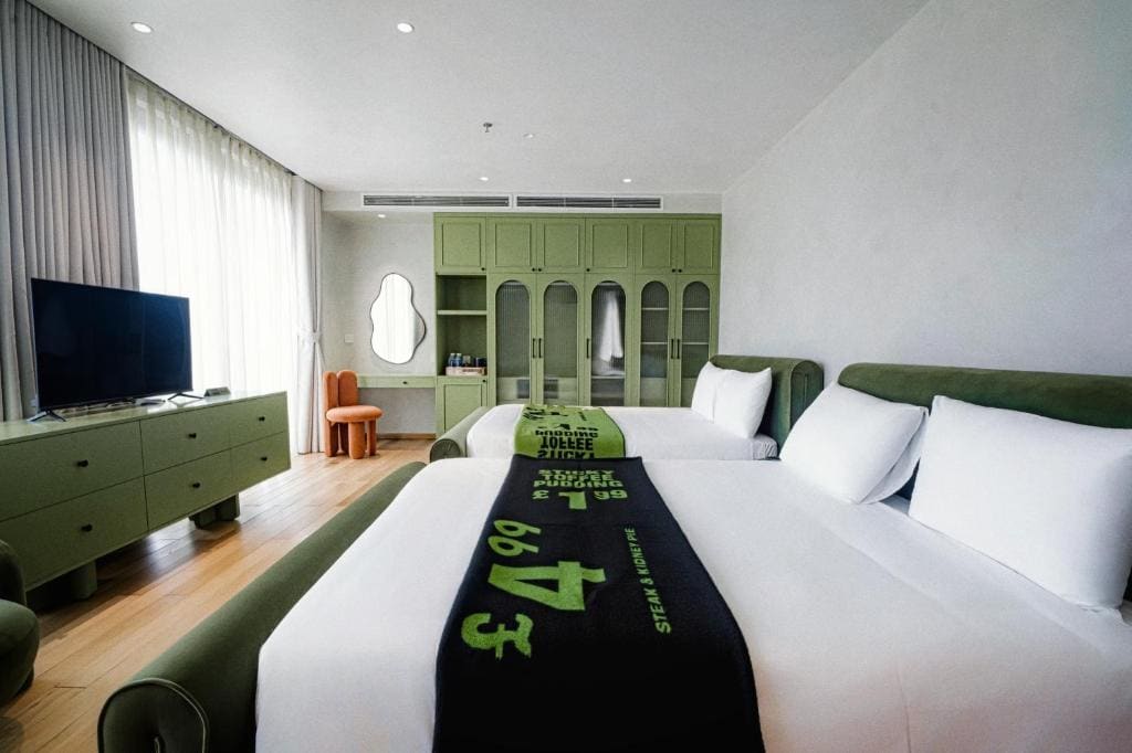 Queen Room with Two Queen Beds room - Image 3