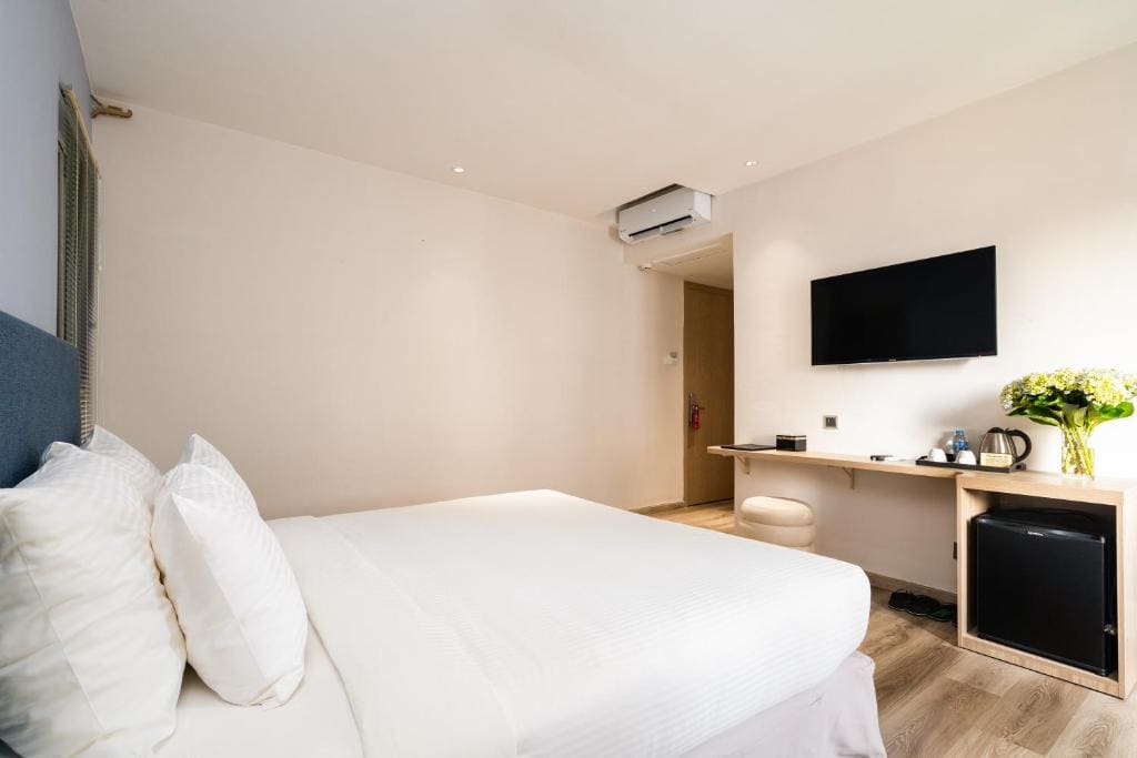Premium Deluxe Double With City View room - Image 3