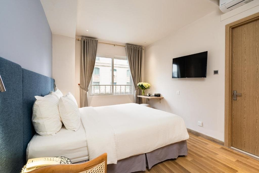 Deluxe Double Room with Alley view room - Image 3