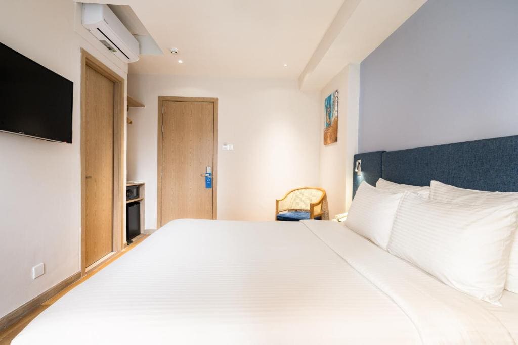 Deluxe Double Room with Alley view room - Image 2