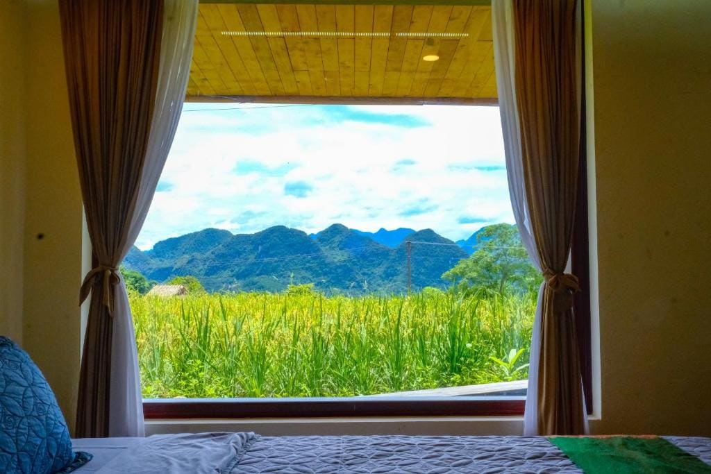 Family Room with Balcony room - Image 2