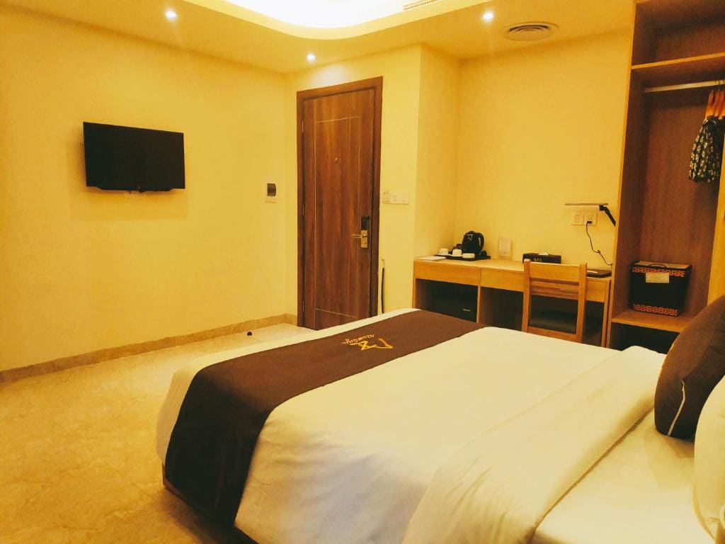 Double Room with Lake View room - Image 2