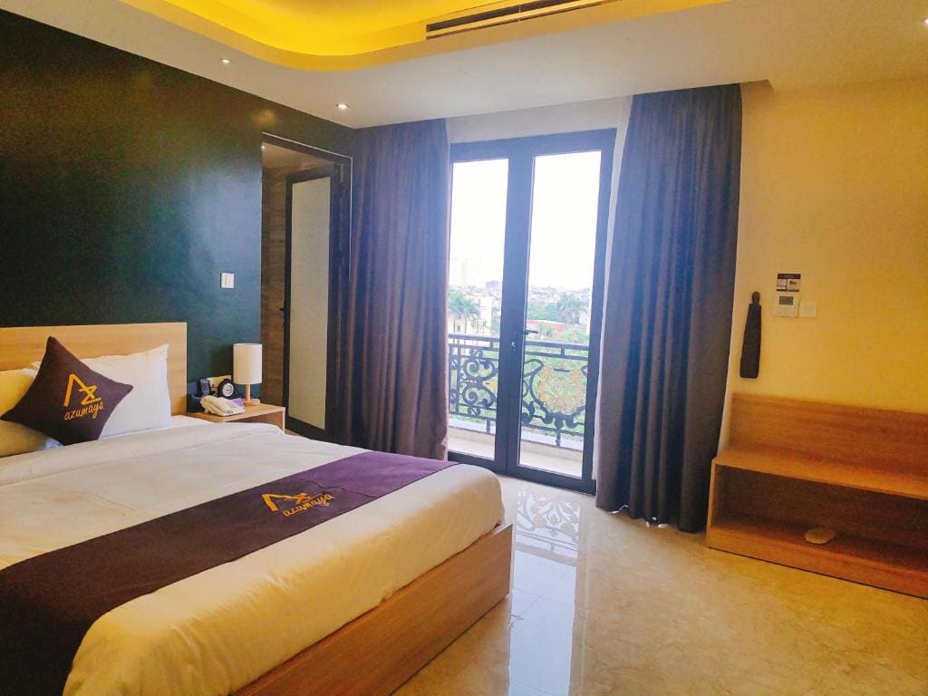 Double Room with Lake View room - Image 3