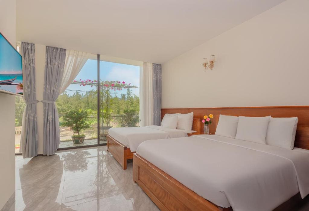 Family Suite with Balcony room - Image 3