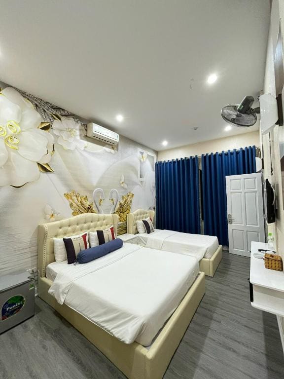 Superior Family Room room - Image 3