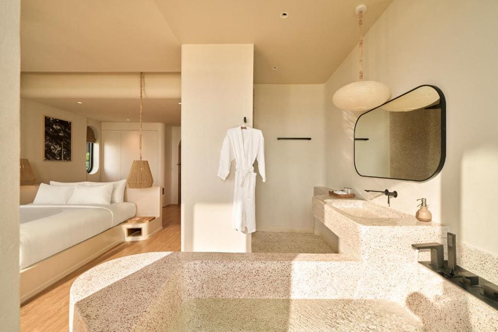 Premier Double Room with Bathtub and Balcony - Sea View room - Image 1