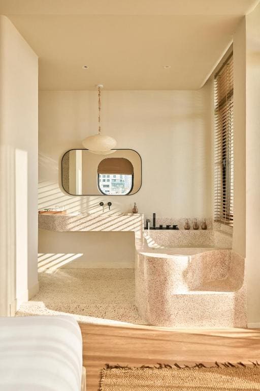 Premier Double Room with Bathtub and Balcony - Sea View room - Image 2