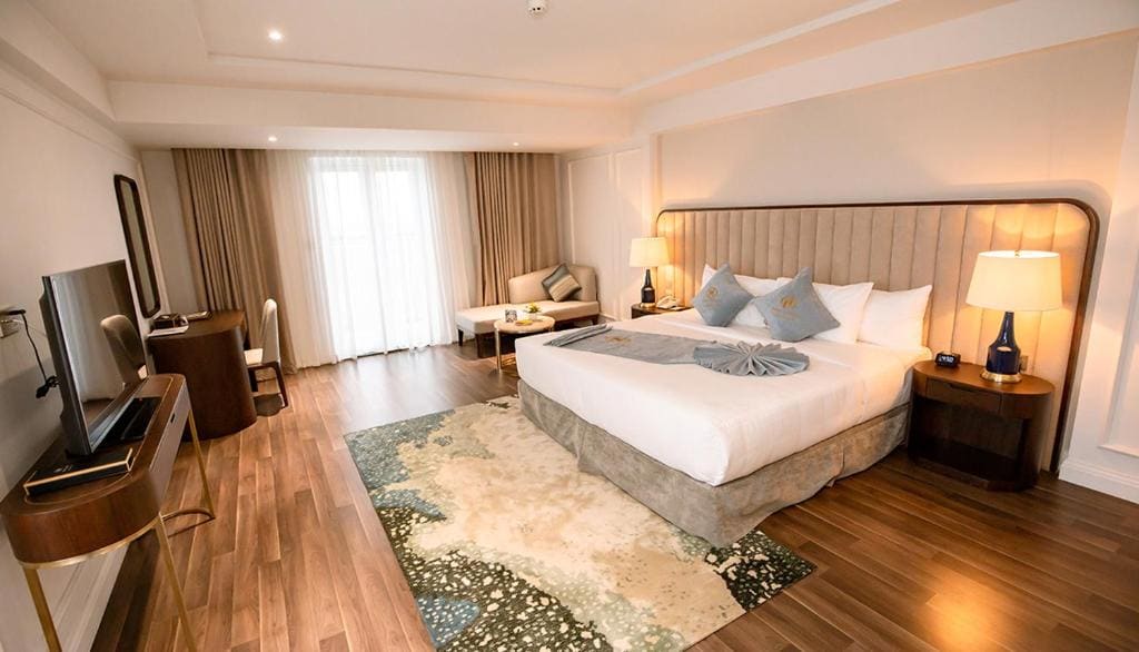 Double Room with Balcony room - Image 2
