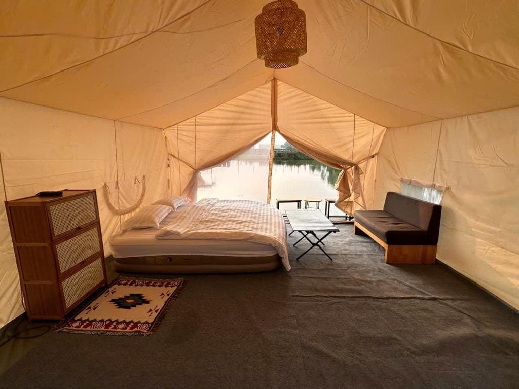 Tent room - Image 1