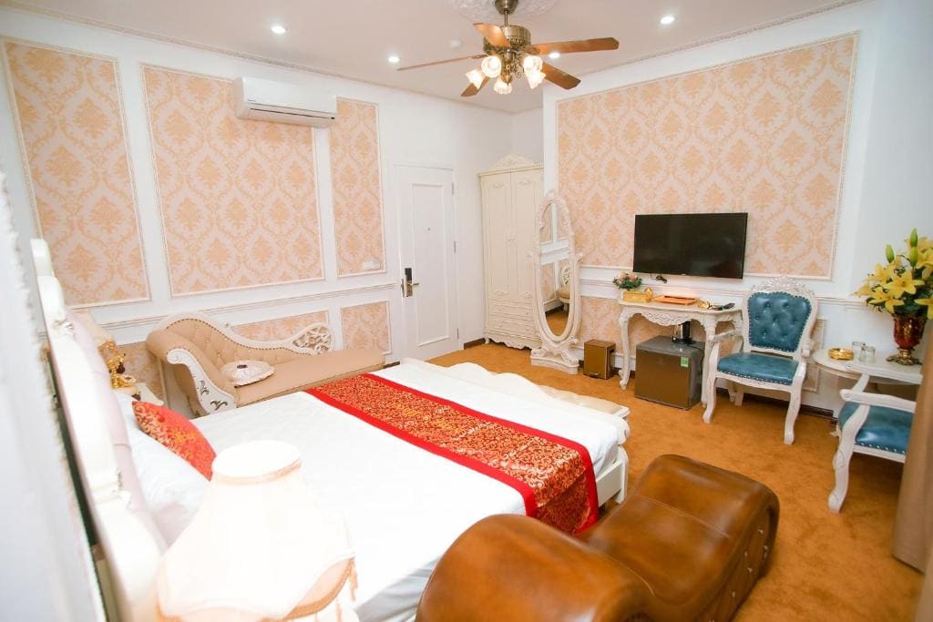 Deluxe King Room room - Image 2