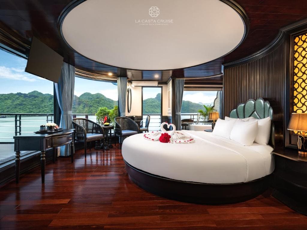 King Suite with Balcony room - Image 2