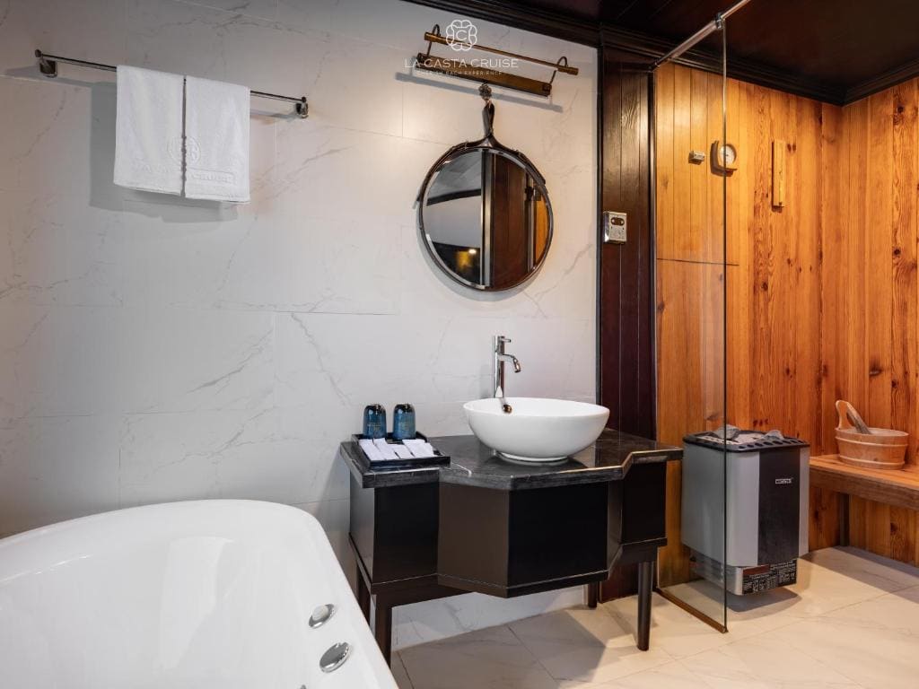 King Suite with Balcony room - Image 3