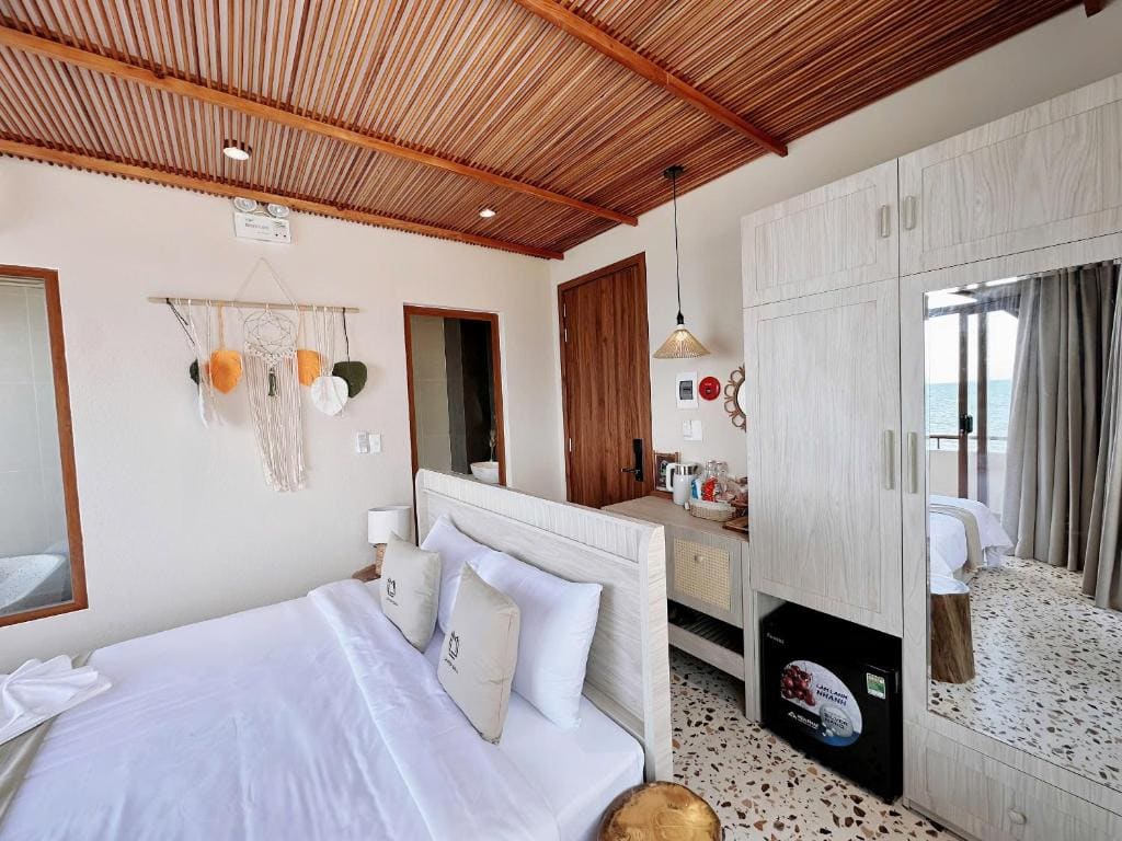 Double Room with Sea View room - Image 1