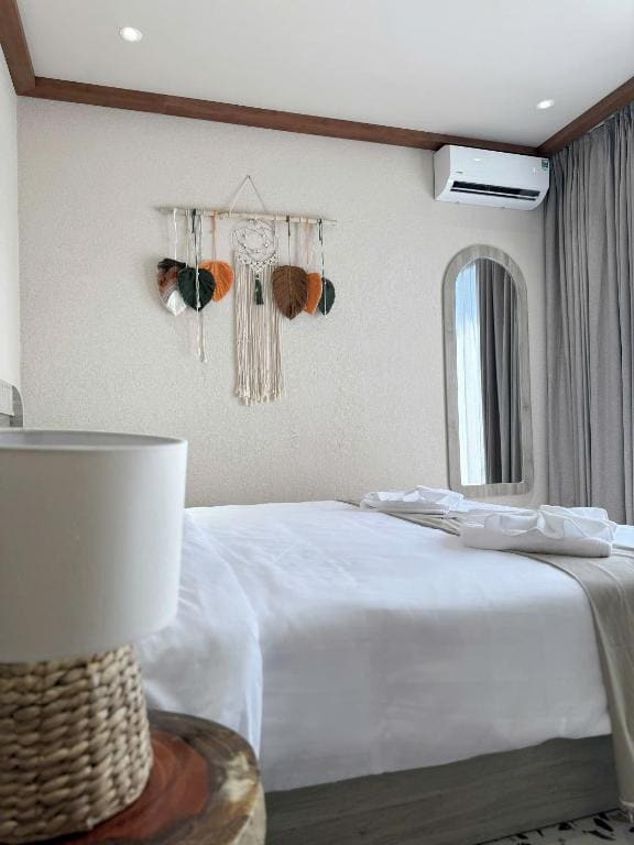 Double Room with Pool View room - Image 3