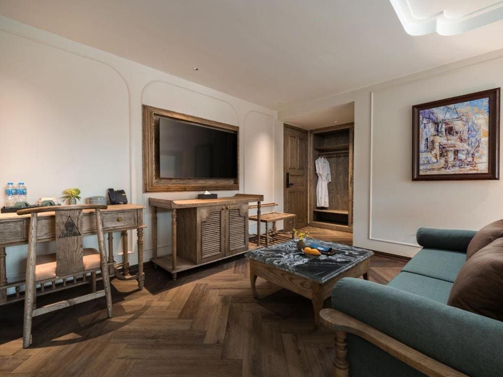 King Suite room - Image 3