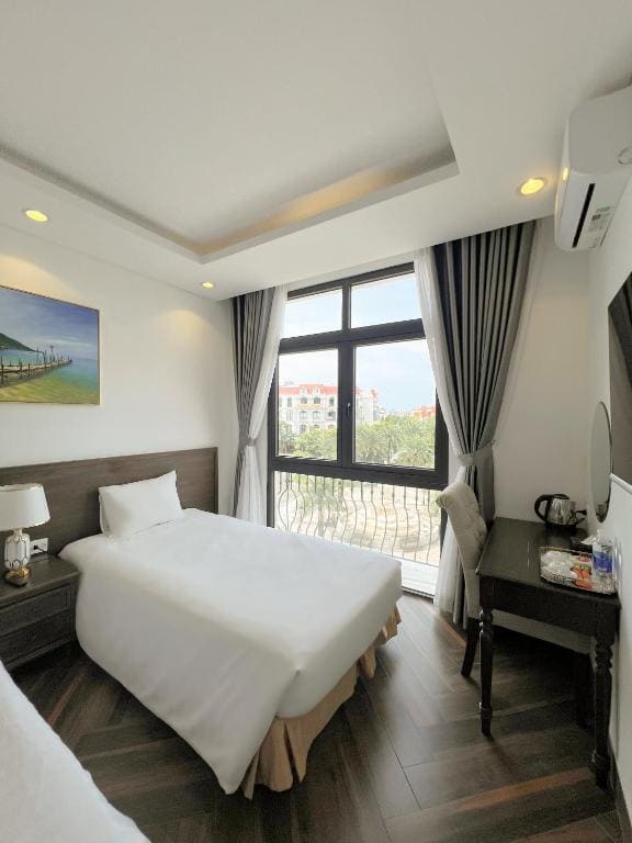 Twin Room with Lake View room - Image 2