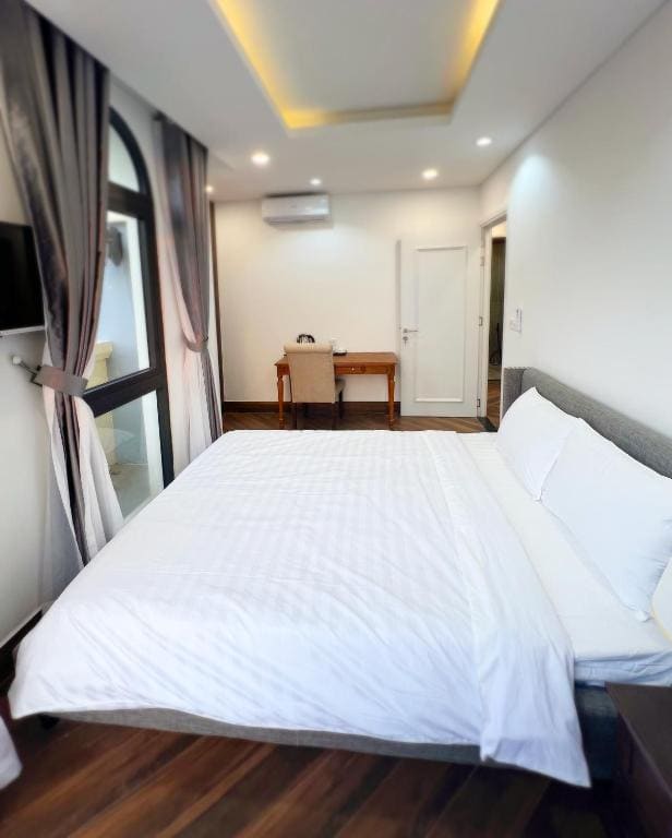 Family Room with Balcony room - Image 3