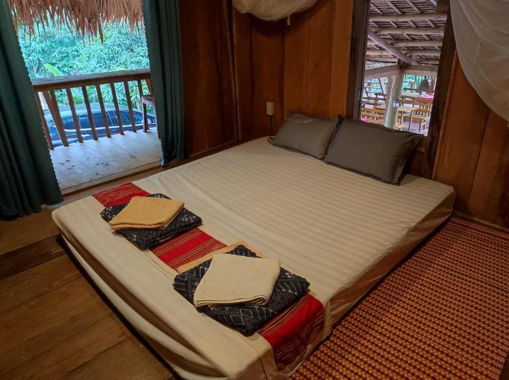 Double Room with Shared Bathroom room - Image 3