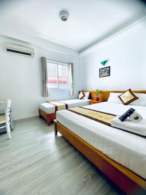 Deluxe Triple Room room - Image 1