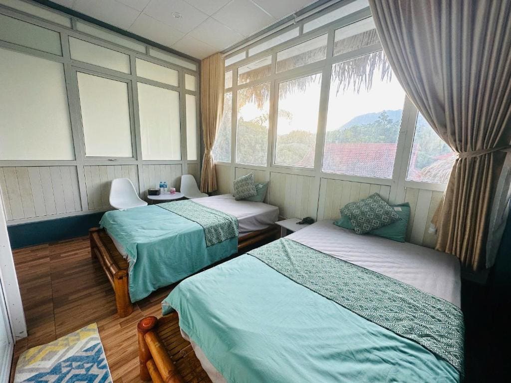 Twin Room with Pool View room - Image 1