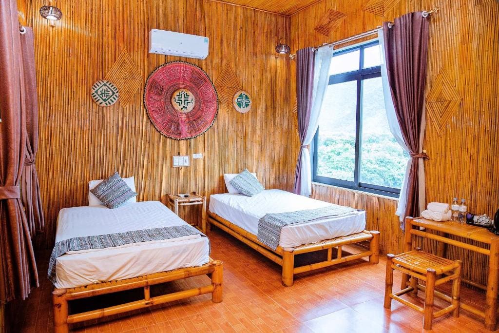 Twin Room with Balcony room - Image 3