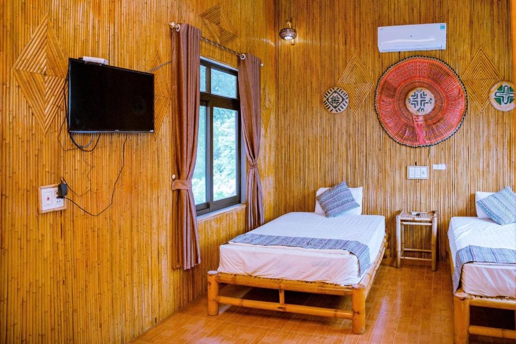 Twin Room with Balcony room - Image 2