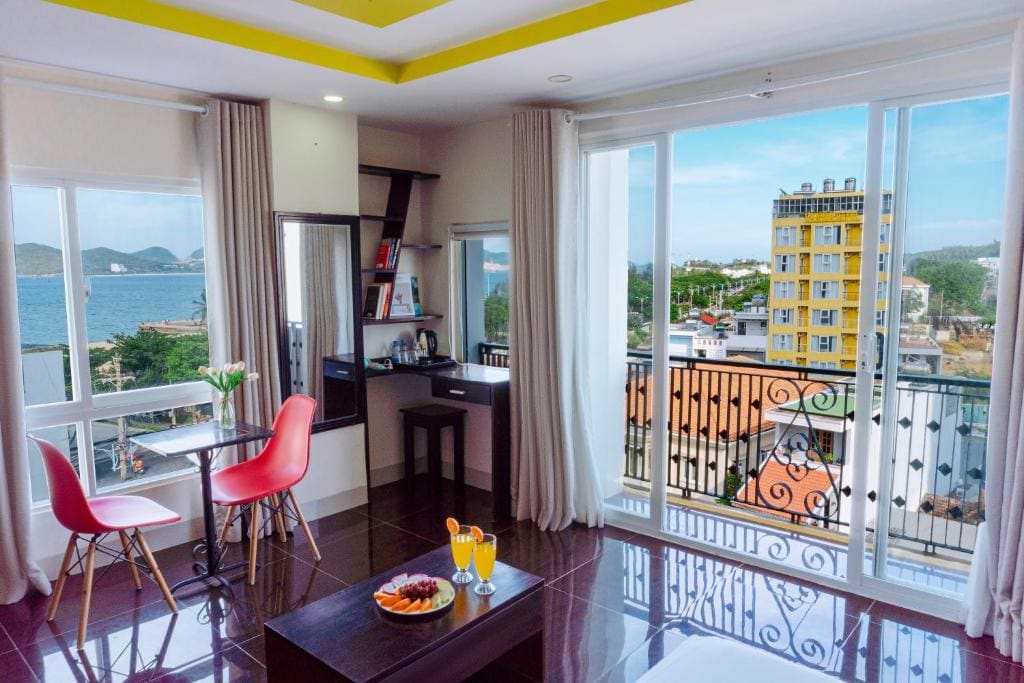 King Suite with Ocean View room - Image 3