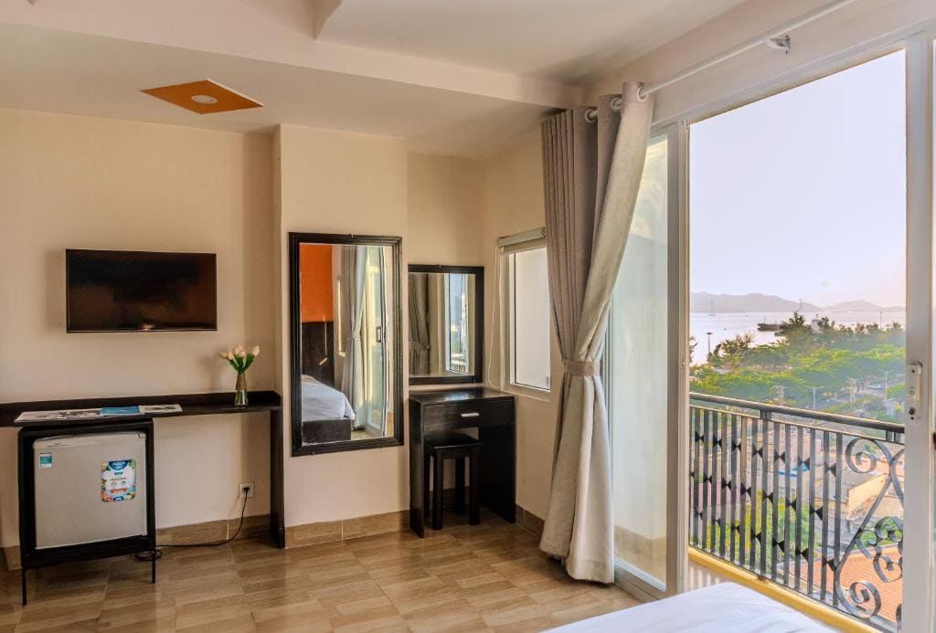 Deluxe Triple Room with Sea View room - Image 3