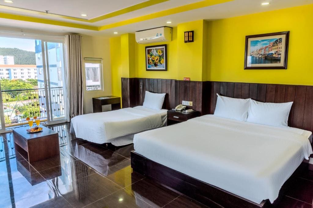 King Suite with Ocean View room - Image 2