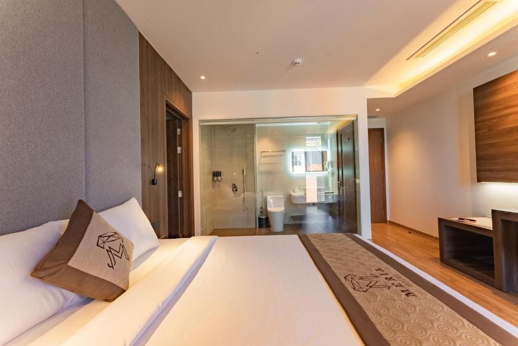 Deluxe Family Room room - Image 2