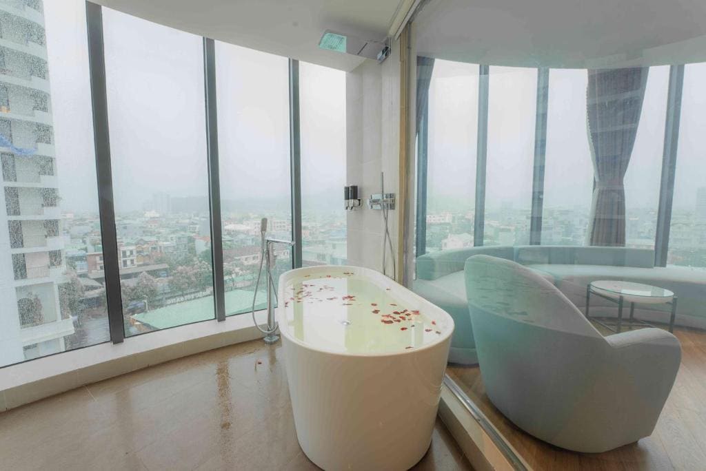 Deluxe Suite room - Image 2