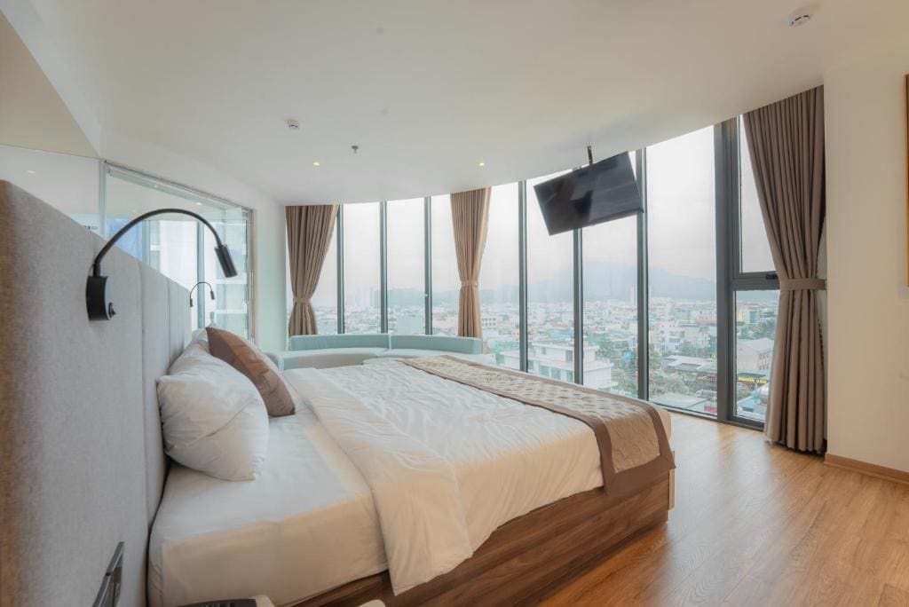Deluxe Suite room - Image 3