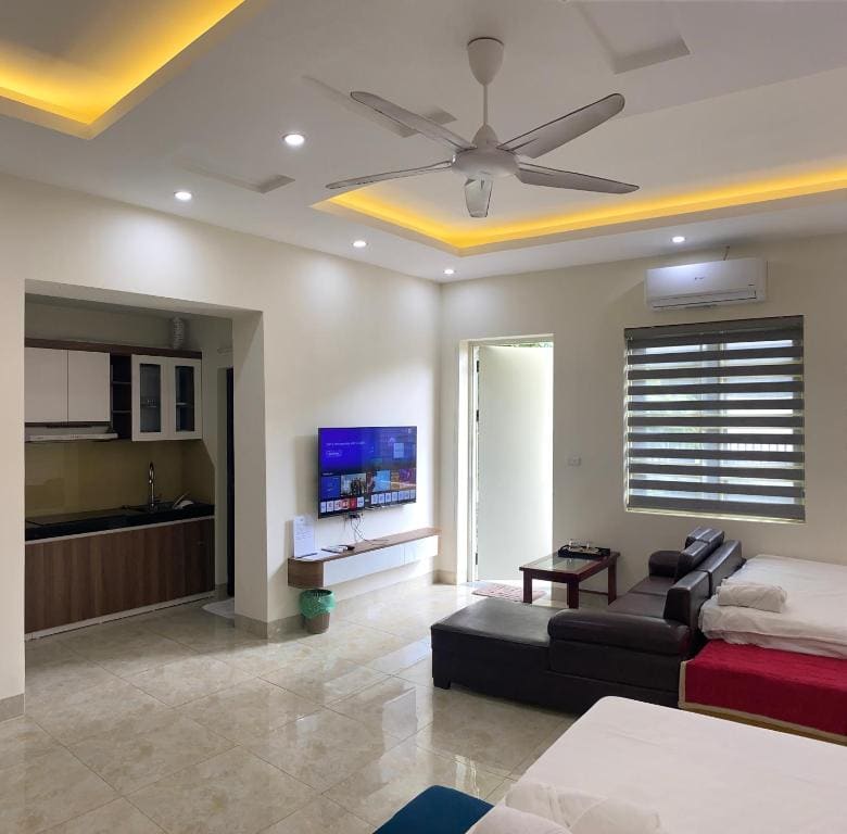 Family Room with Balcony room - Image 2