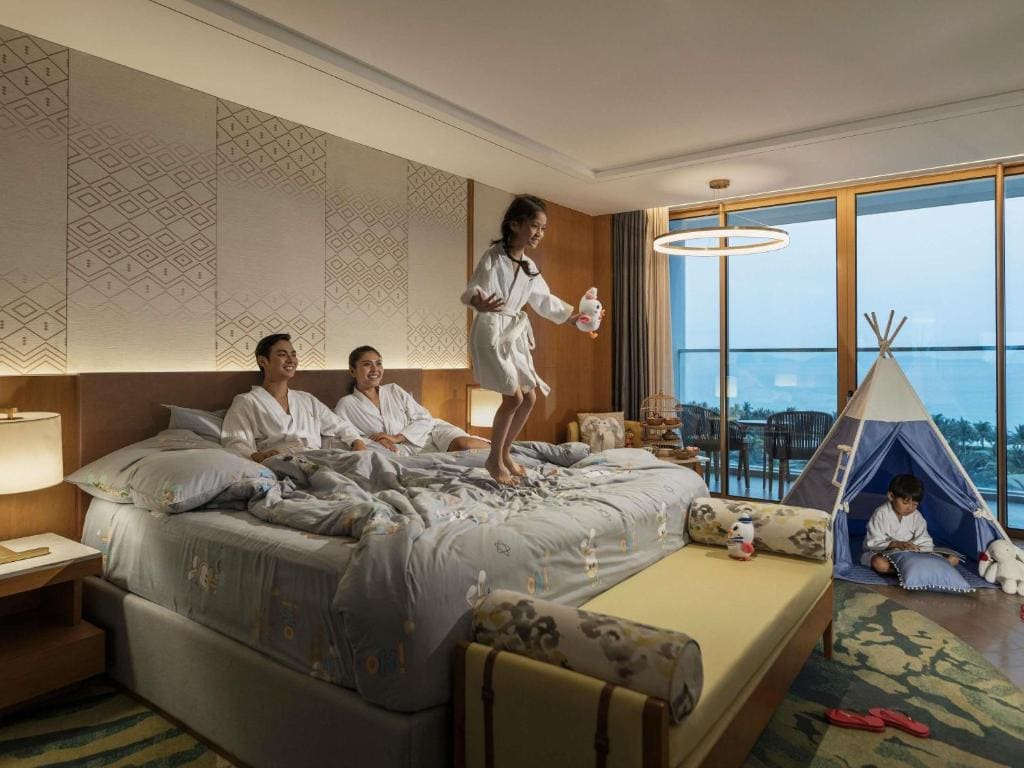 Deluxe King Room with Sea View room - Image 3