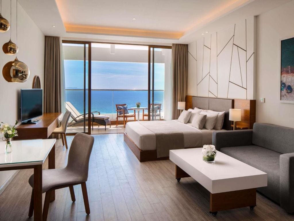 Three-Bedroom Pool Villa with Sea View room - Image 1