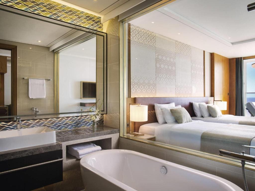 Deluxe Twin Room with Sea View room - Image 1