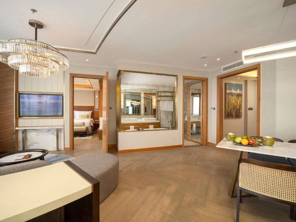 Junior King Suite with Sea View room - Image 3