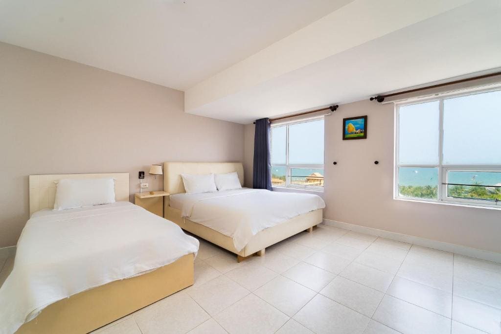 Family Room room - Image 2