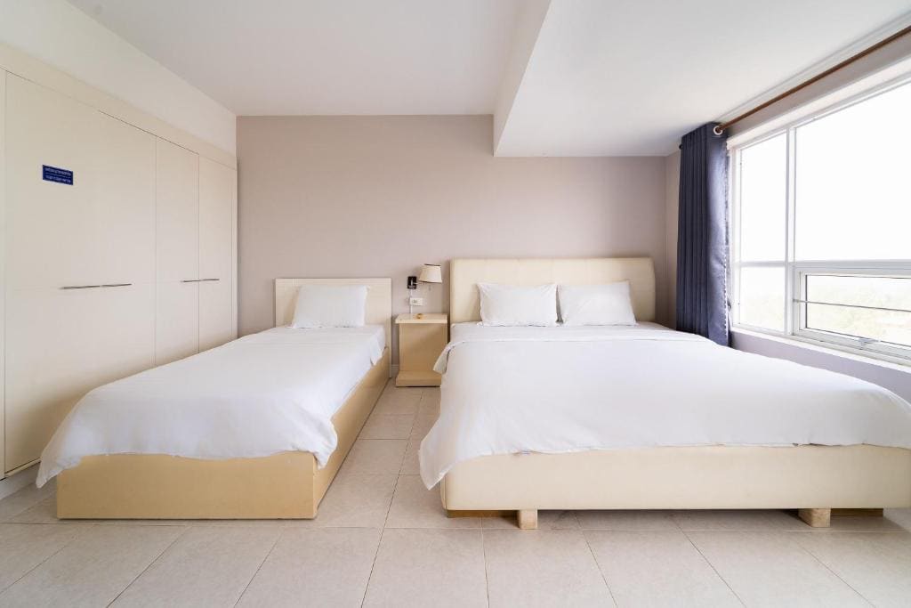 Family Room room - Image 1