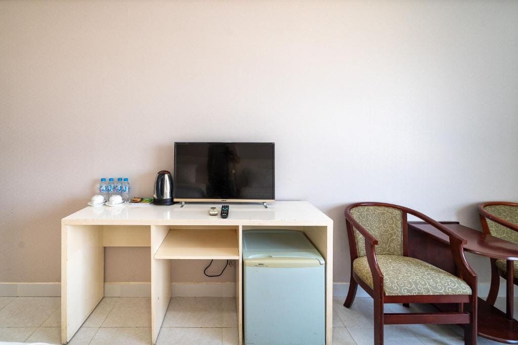 Superior Family Room room - Image 2