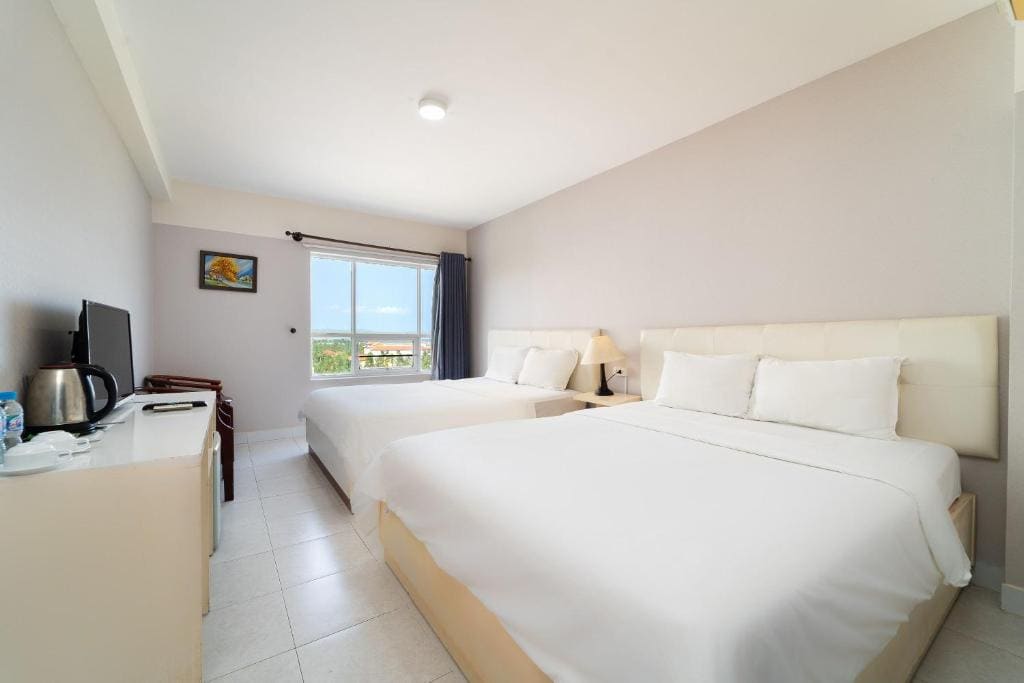 Superior Family Room room - Image 1