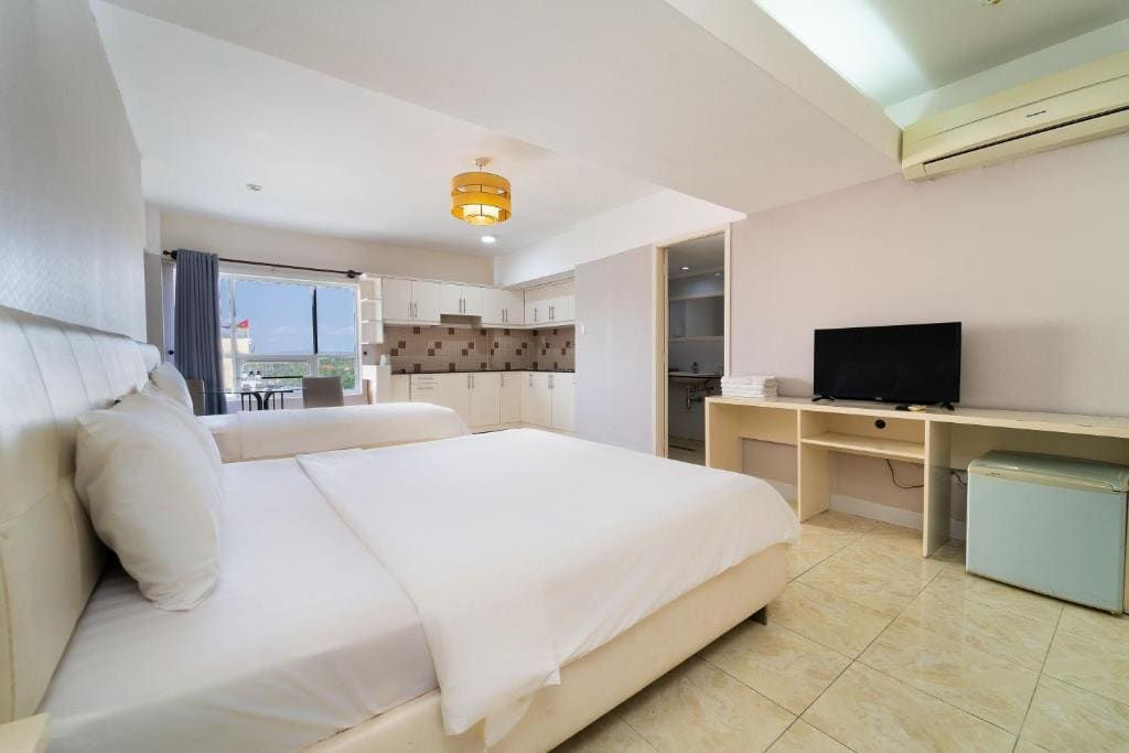 Superior Triple Room room - Image 1