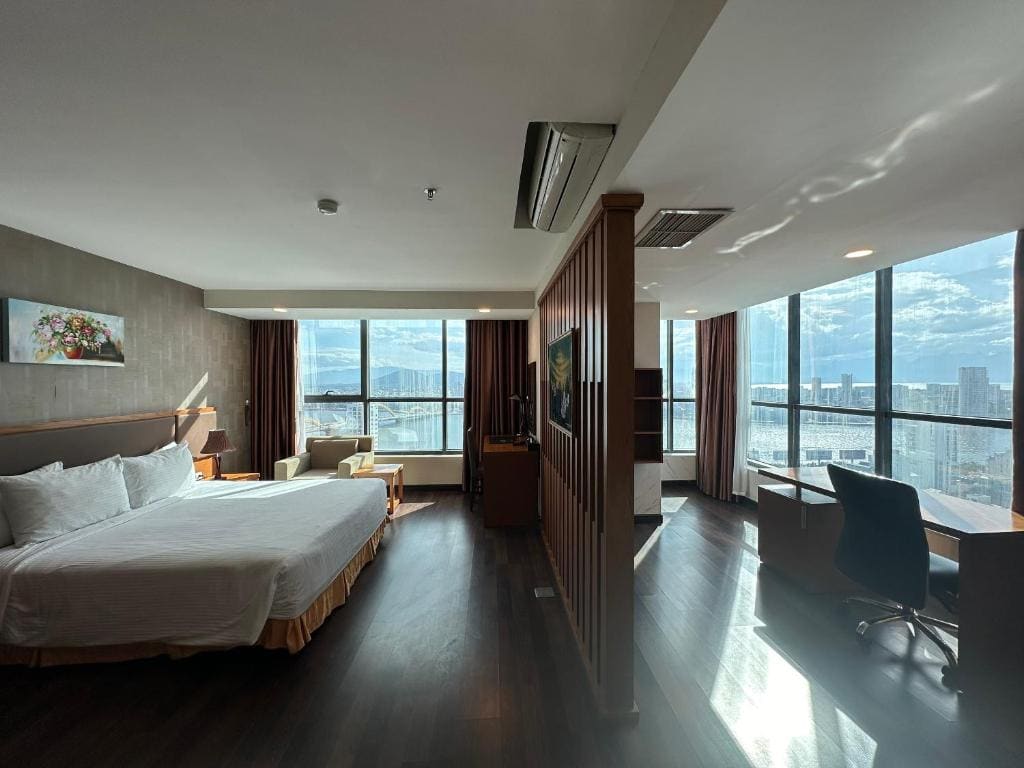 Premium Deluxe King Room with Panoramic View room - Image 1
