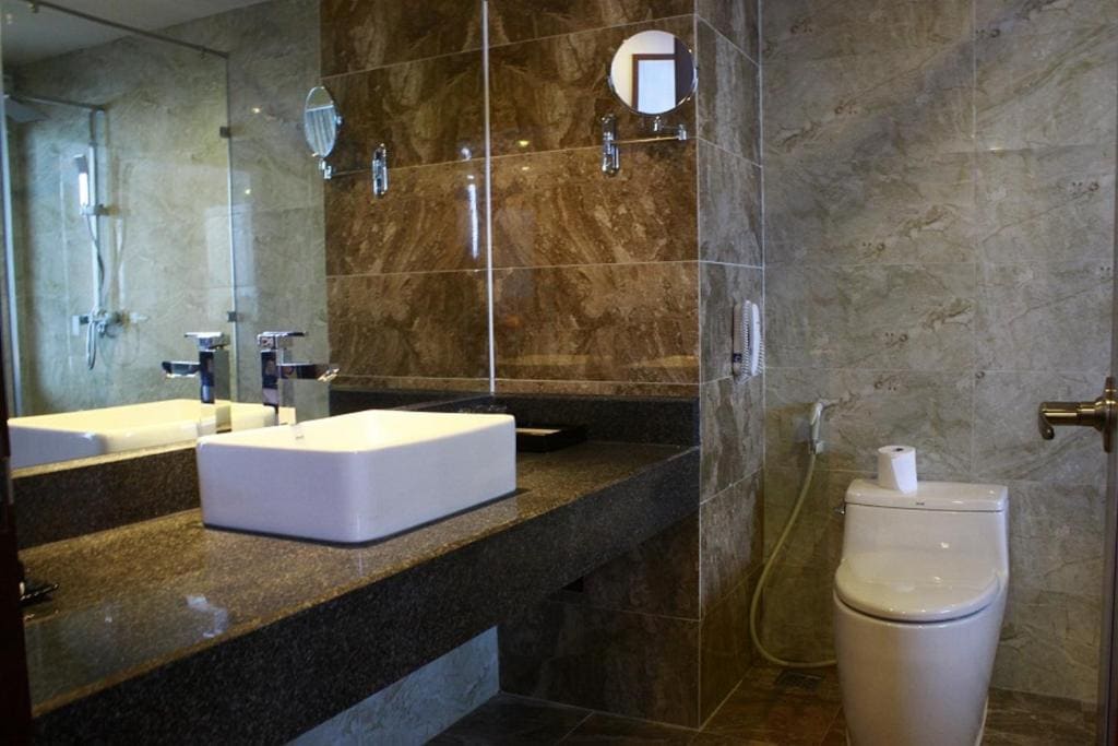 Superior Twin Room with Bathtub room - Image 2