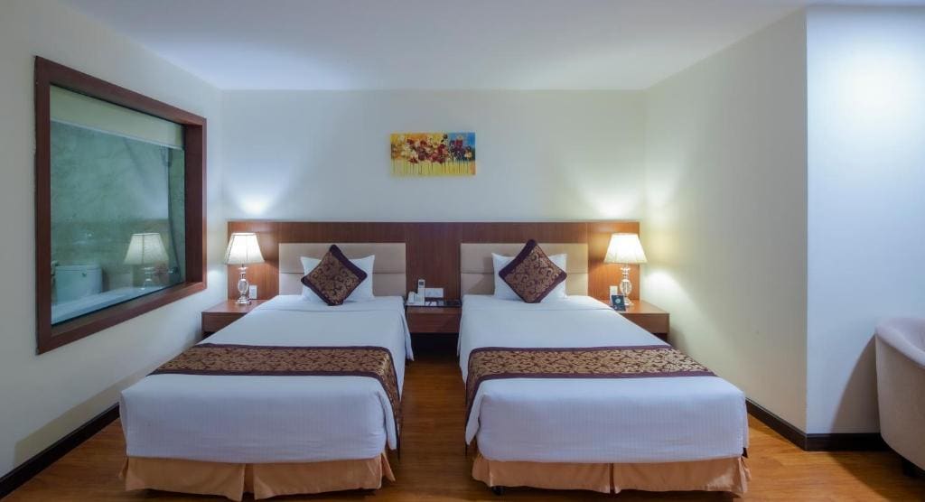 Superior Twin Room with Bathtub room - Image 1
