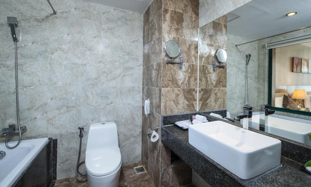Deluxe Triple Room with Partial River View room - Image 2
