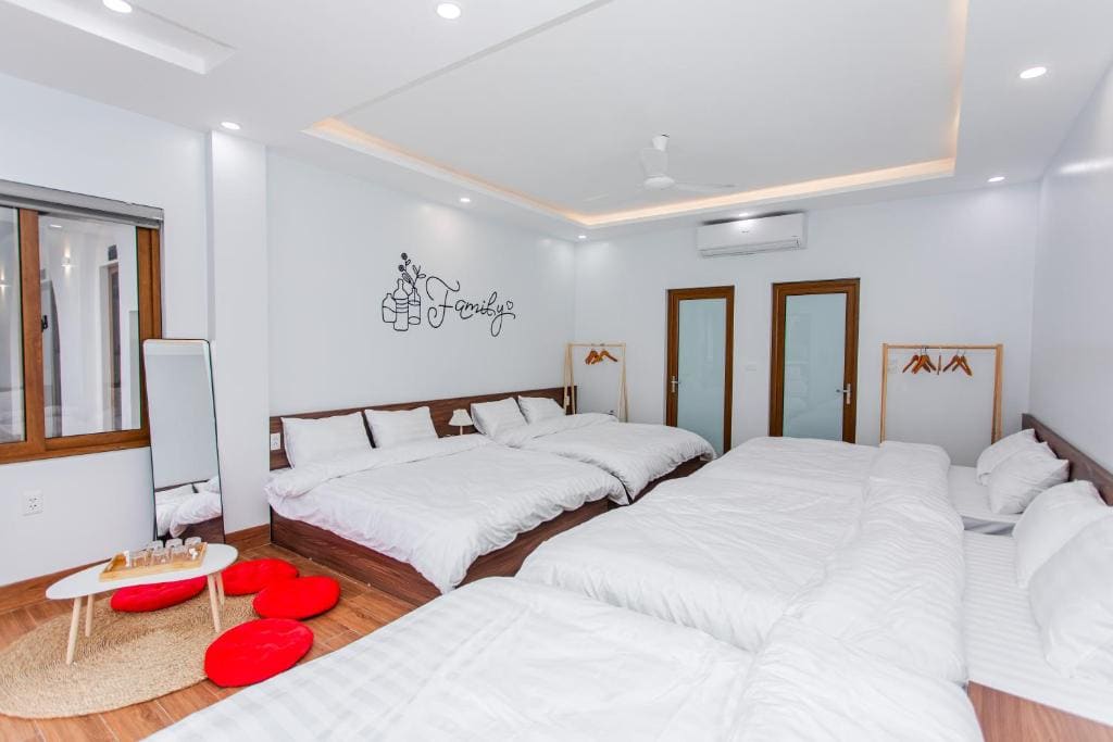 Deluxe Family Room room - Image 3