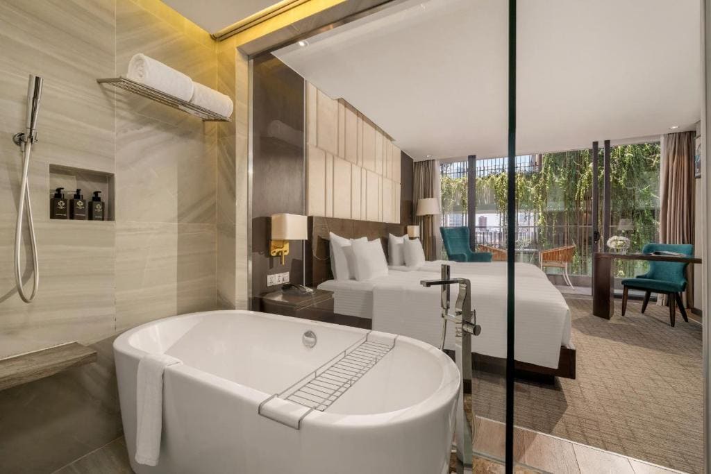 Premier Deluxe Double/ Twin with Bathtub room - Image 1