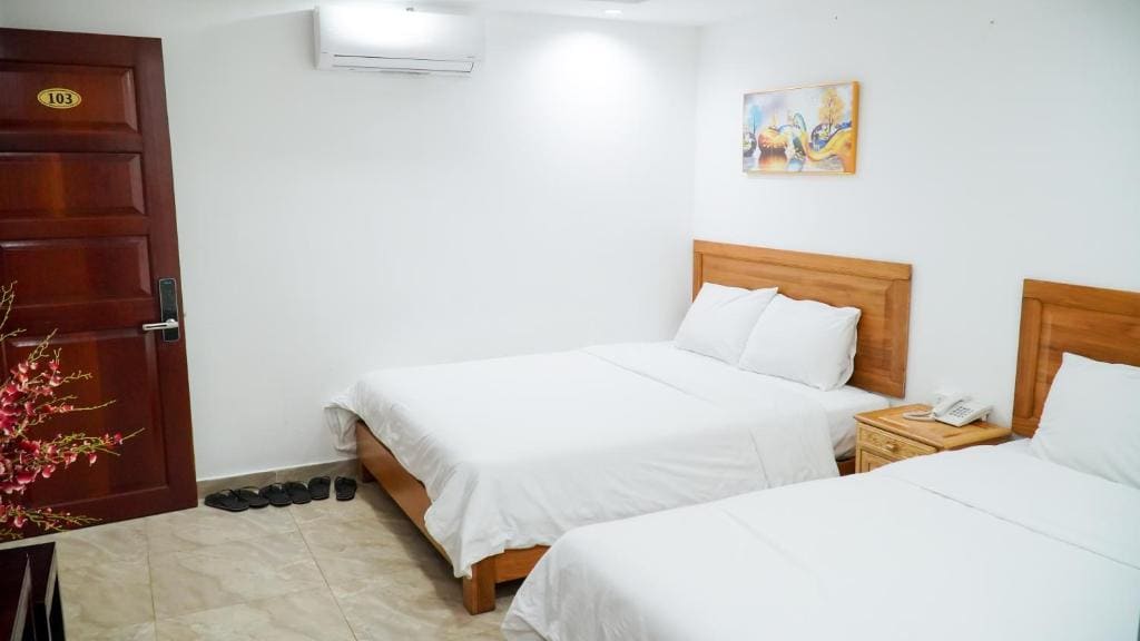 Deluxe Family Room room - Image 2